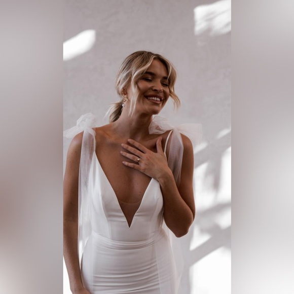 EUC MADE WITH LOVE Hendrix wedding gown professional hand dry cleaned ivory - Picture 10 of 13